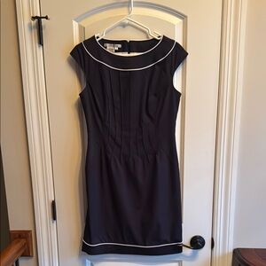 Maggy London Sheath Dress Sleeveless Crew Neck